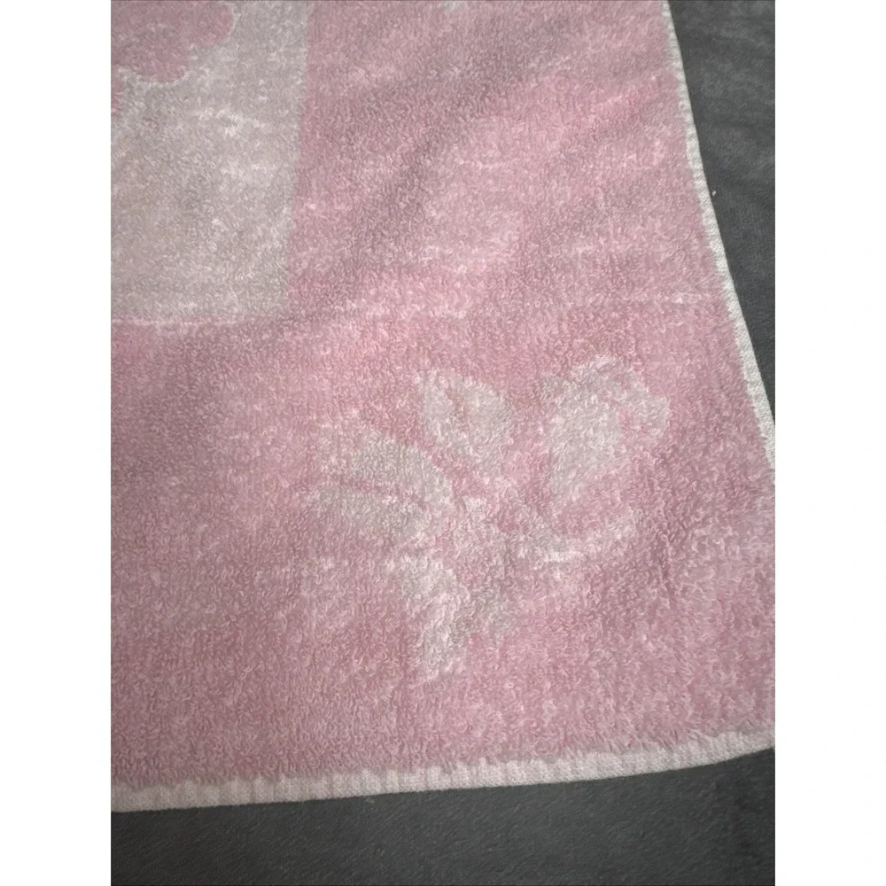 Vintage 1960s Bubble Gum Pink Mod Reversible 2‎ Tone Pink Floral Towel 24inx43in